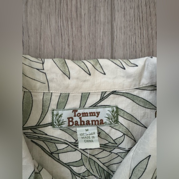 Tommy Bahama Leaf Print Silk Shirt 100% Silk. ππΌππ»π - Picture 2 of 7